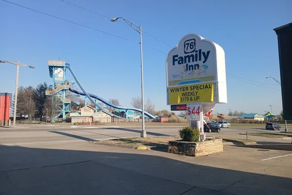 Photo 1 - 76 Family Inn