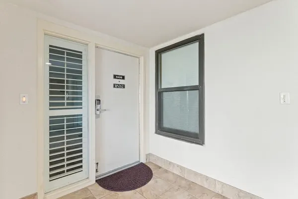 Photo 1 - Phoenix 8 406