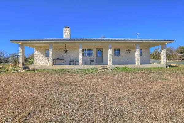 Photo 1 - Casa Blanca: Hot-tub, Fire Pit, Hill Country Views