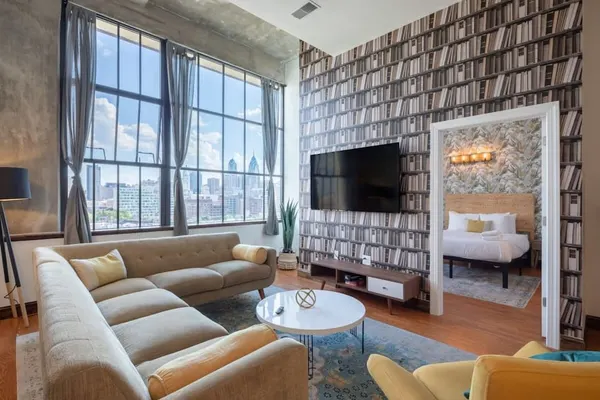 Photo 1 - Sosuite 2BR Penthouse w W D Gym On-site Bar