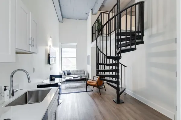 Photo 1 - Sosuite 2BR Loft w W/d, Gym, Lounge