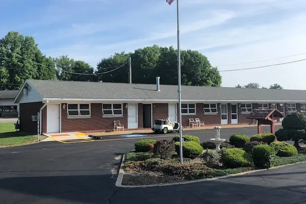 Photo 1 - Dav-Ed Motel