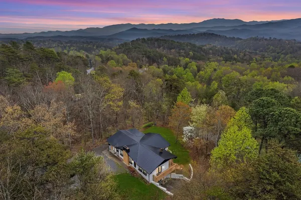 Photo 1 - Bluff Mountain Bungalow 4 Bedroom Home by RedAwning