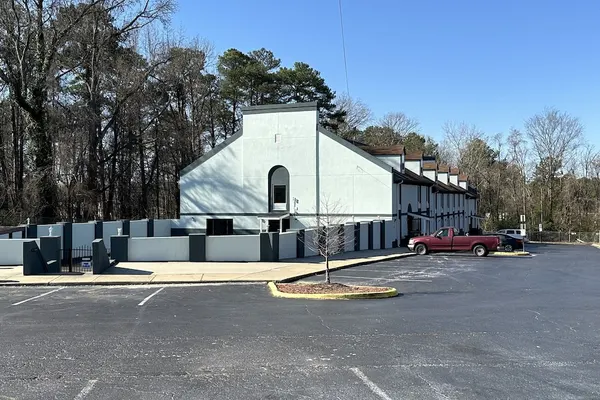 Photo 1 - Red Roof Inn Richmond, VA – W Broad St