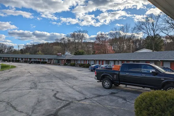 Photo 1 - Beaver Falls Motel