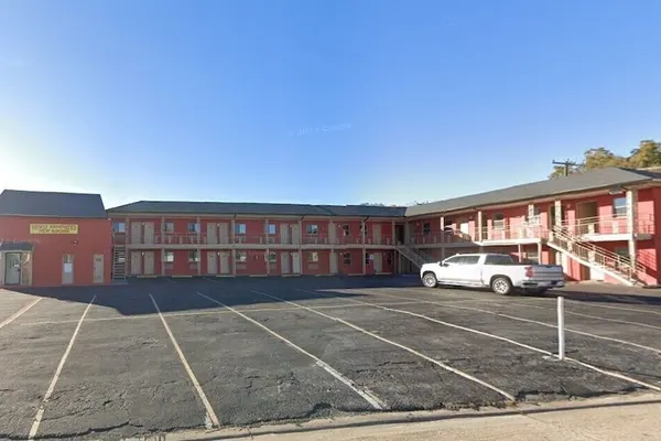 Photo 1 - Exclusivo Inn by OYO Grand Prairie, TX