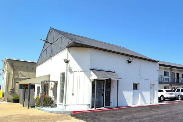 Photo 1 - Exclusivo Inn by OYO Grand Prairie, TX