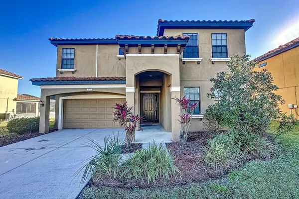 Photo 1 - 5 Bed South Facing Pool Close to Disney