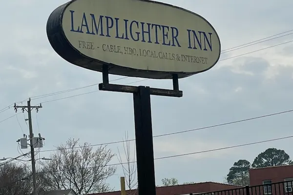 Photo 1 - Lamplighter Inn By OYO Charlotte Airport Area