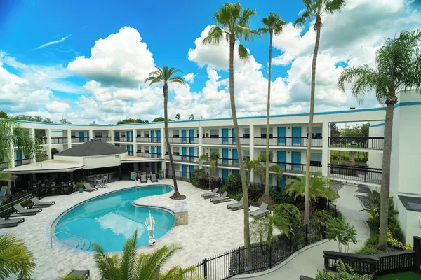Photo 1 - OASIS BAY SUITES, Tampa, Busch Gardens, USF