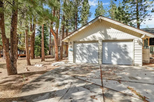 Photo 1 - ALL Season Alpine Retreat #1184