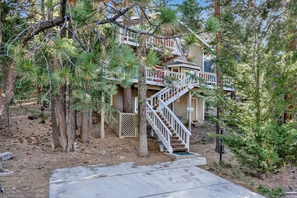 Photo 1 - Tree TOP Views #2060