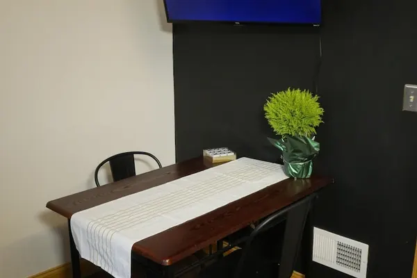 Photo 1 - Central Downtown Queen Bed Walk to all Venues