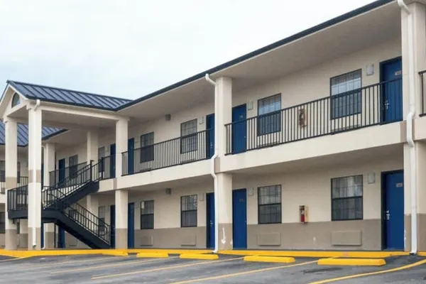 Photo 1 - Hiway Inn Express Of Coalgate