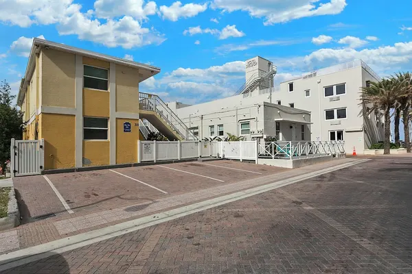 Photo 1 - Blue Sky Apartments Hollywood Beach