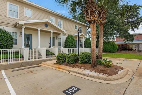 Photo 1 - .2 Miles From Beach, Bright and Modern Townhome, 3bd, 3bth