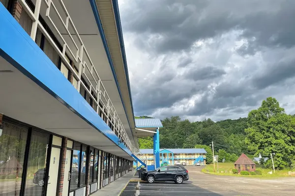 Photo 1 - Mountain Empire Motel