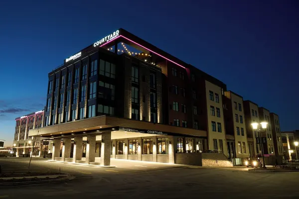 Photo 1 - Courtyard by Marriott Milwaukee Brookfield at Poplar Creek