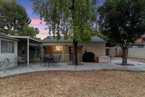 Photo 1 - Sunlit Palm Cottage in Uptown Phoenix