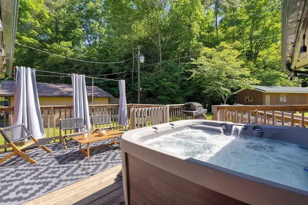 Photo 1 - The Rustic Cottage by Avantstay Hot Tub, Fire Pit, Pool Table 5mins to Town