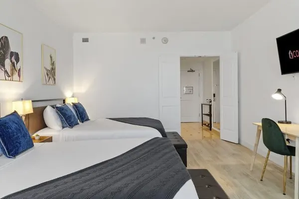 Photo 1 - Beachfront Double Queen Cozysuites 44