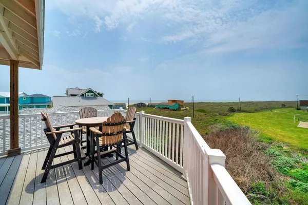 Photo 1 - Coral Reef by Avantstay Beach Boardwalk, Pool