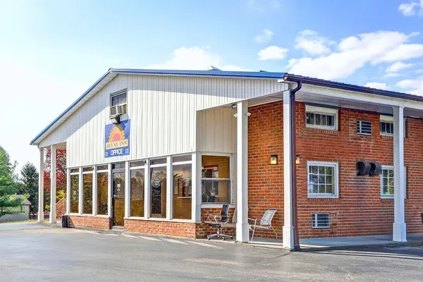 Photo 1 - Hotel O Relax Inn Lewisburg near I-64