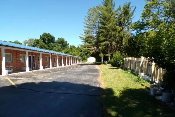 Photo 1 - Hotel O Relax Inn Lewisburg near I-64