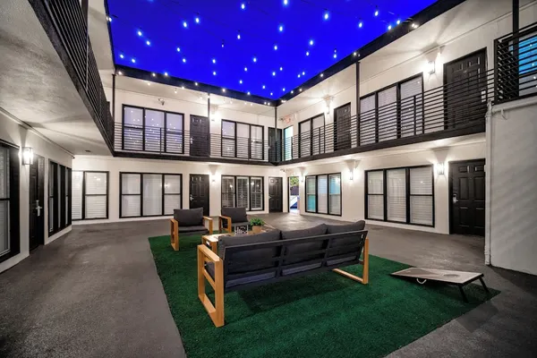 Photo 1 - LYFE INN & SUITES by AGA - Beverly Hills