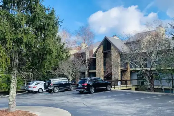 Photo 1 - 5 Star 3 bd 3ba Serenity Views w Pool Fireplace