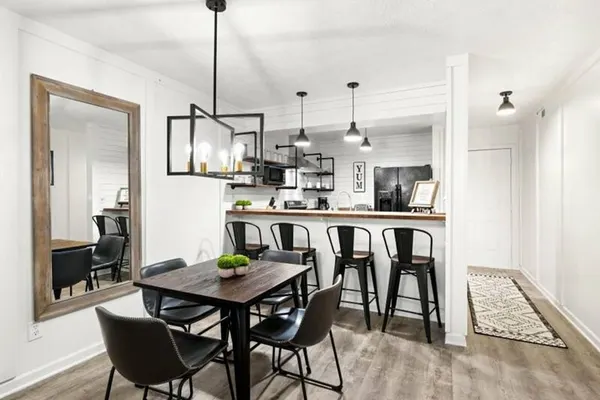 Photo 1 - NEW Renovated Fabulous 2 bed 2 Bath Pool View