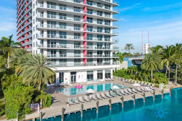 Photo 1 - Amazing Studio Spectacular Amenities Near Beach