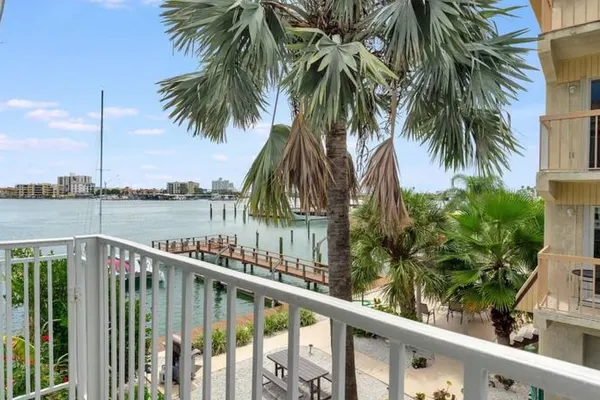Photo 1 - The Seashell Suite w Private Balcony Walk 2 Beach