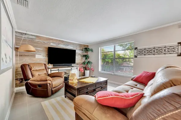 Photo 1 - The Tarpon Treasure - Family Home 5 Mins to Beach