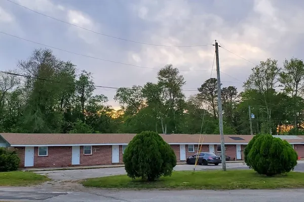 Photo 1 - Budget Inn