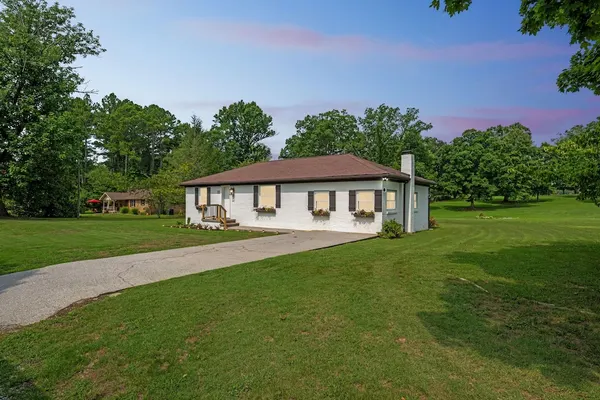 Photo 1 - Tranquil Cozy 3br Home With Deck & Bbq 3 Bedroom Home by RedAwning