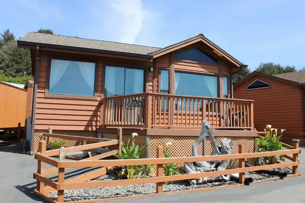 Photo 1 - Oceanview Cabin 25 w Jacuzzi Plesant Views