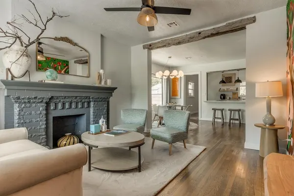 Photo 1 - 2BR Stylish Retreat in Midtown