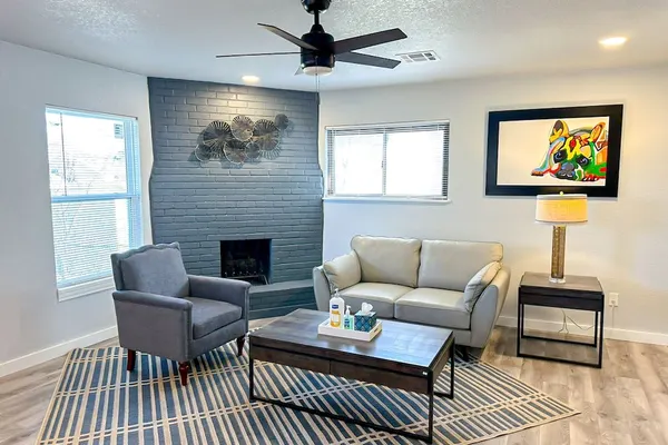 Photo 1 - Vintage Gem in Prime Location Cozy 1BR Oasis