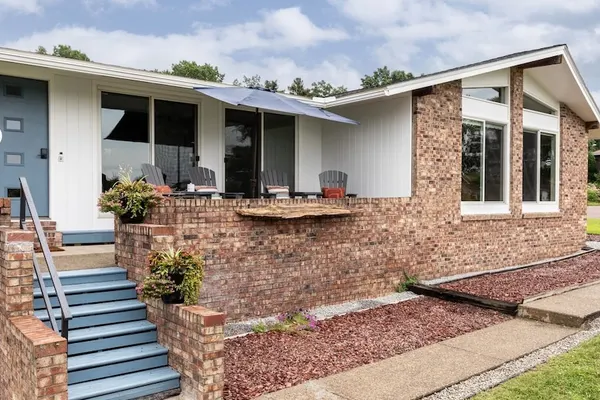 Photo 1 - Champ's Landing 3 Bedroom Home by RedAwning