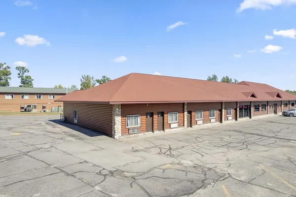 Photo 1 - Commander Motel
