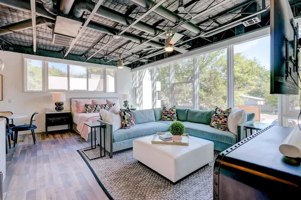 Photo 1 - 6BR Near OU Campus I Great for Big Groups 1010