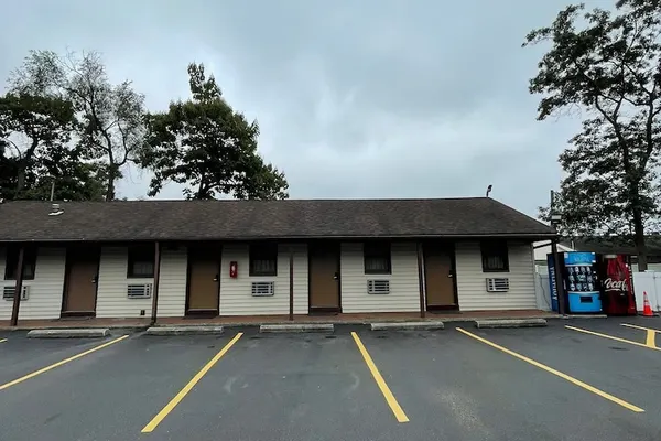Photo 1 - 112 Motel