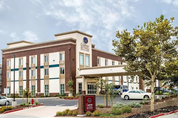 Photo 1 - Comfort Suites Woodland - Sacramento Airport