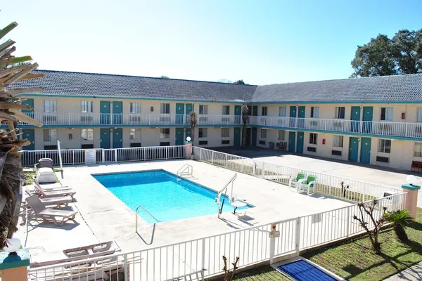 Photo 1 - Coconut Grove Motor Inn