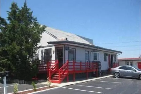 Photo 1 - Bay Drive Motel