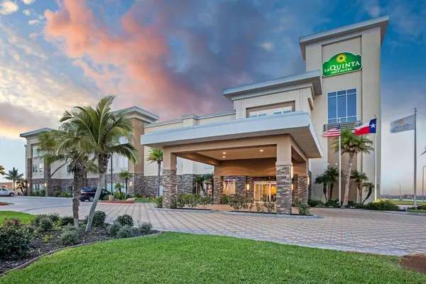 Photo 1 - La Quinta Inn & Suites by Wyndham Corpus Christi - Portland