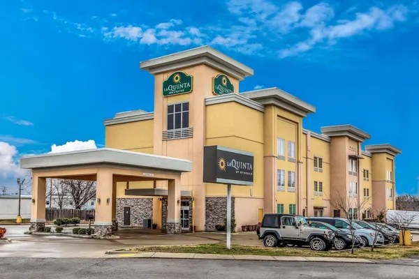 Photo 1 - La Quinta Inn & Suites by Wyndham Claremore