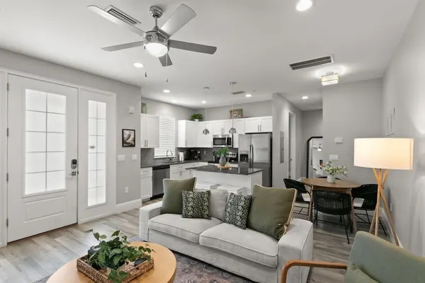 Photo 1 - Canopy Cove Stunning 2BR Apt Heart of Downtown