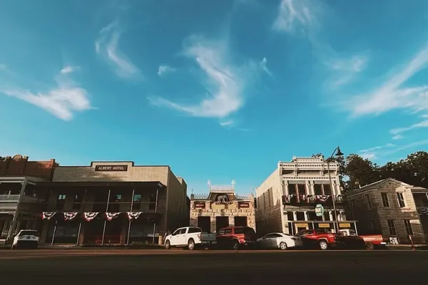 Photo 1 - Albert Hotel